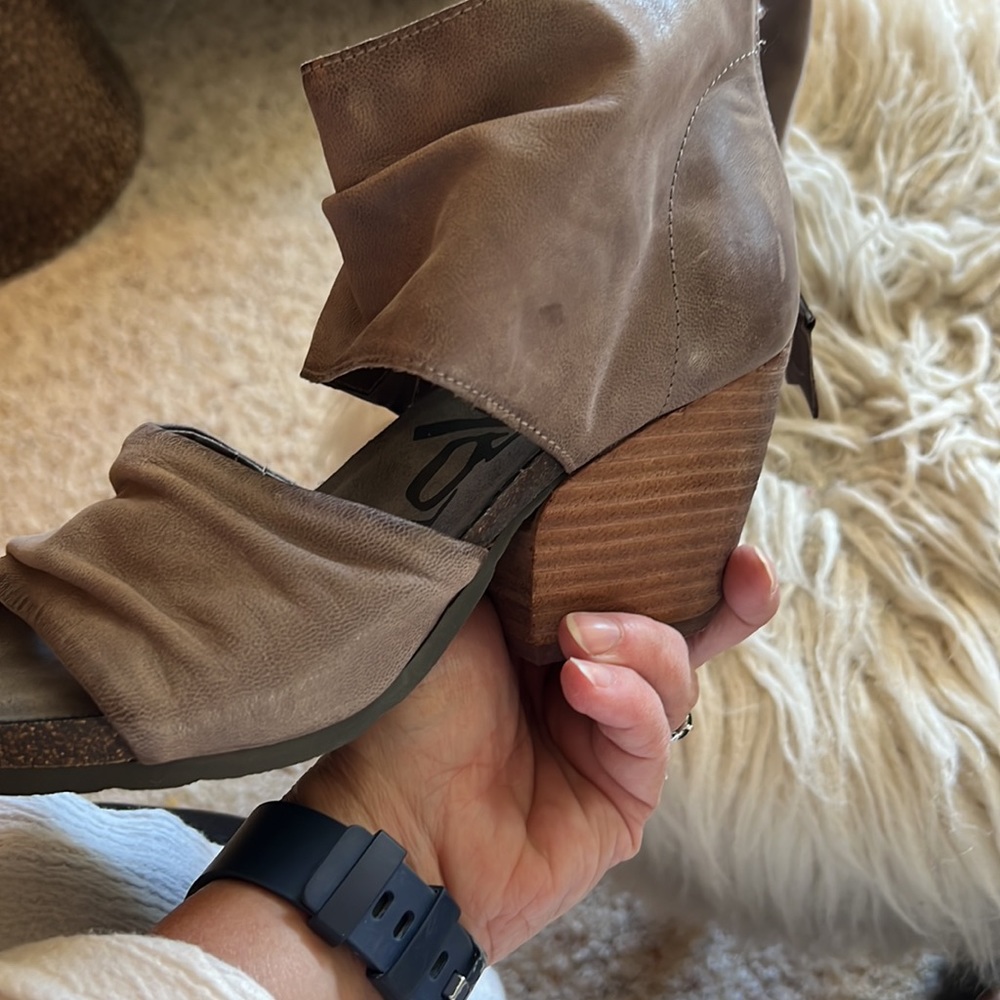 OTBT shoes NWOT. Made for comfort. Leather, well made. Good traction - Picture 11 of 13